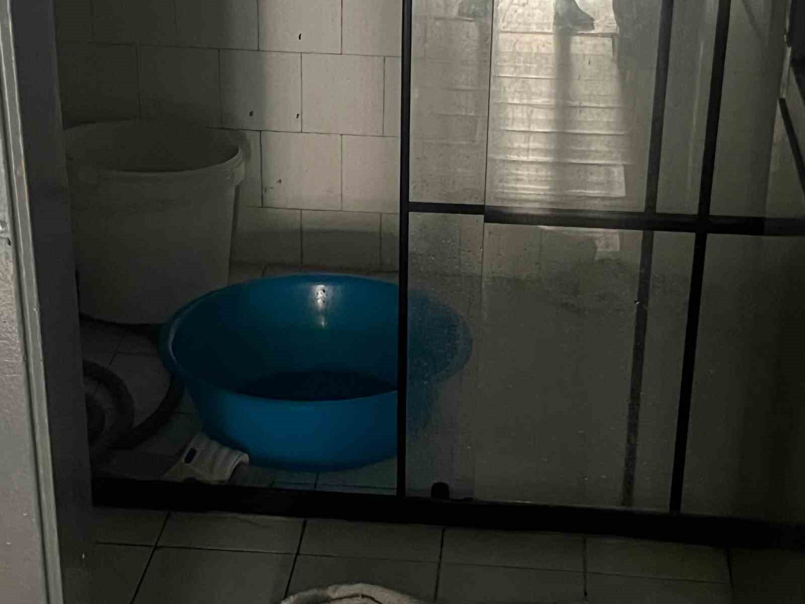 Leğende banyo yapan çocuklara elektrik çarptı, duş başlığı faciaya yol açıyordu