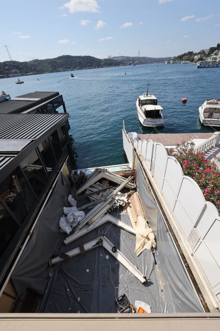 Boğaz’daki kaçak yapıların yıkımına başlandı: İlk durak tarihi pastane oldu