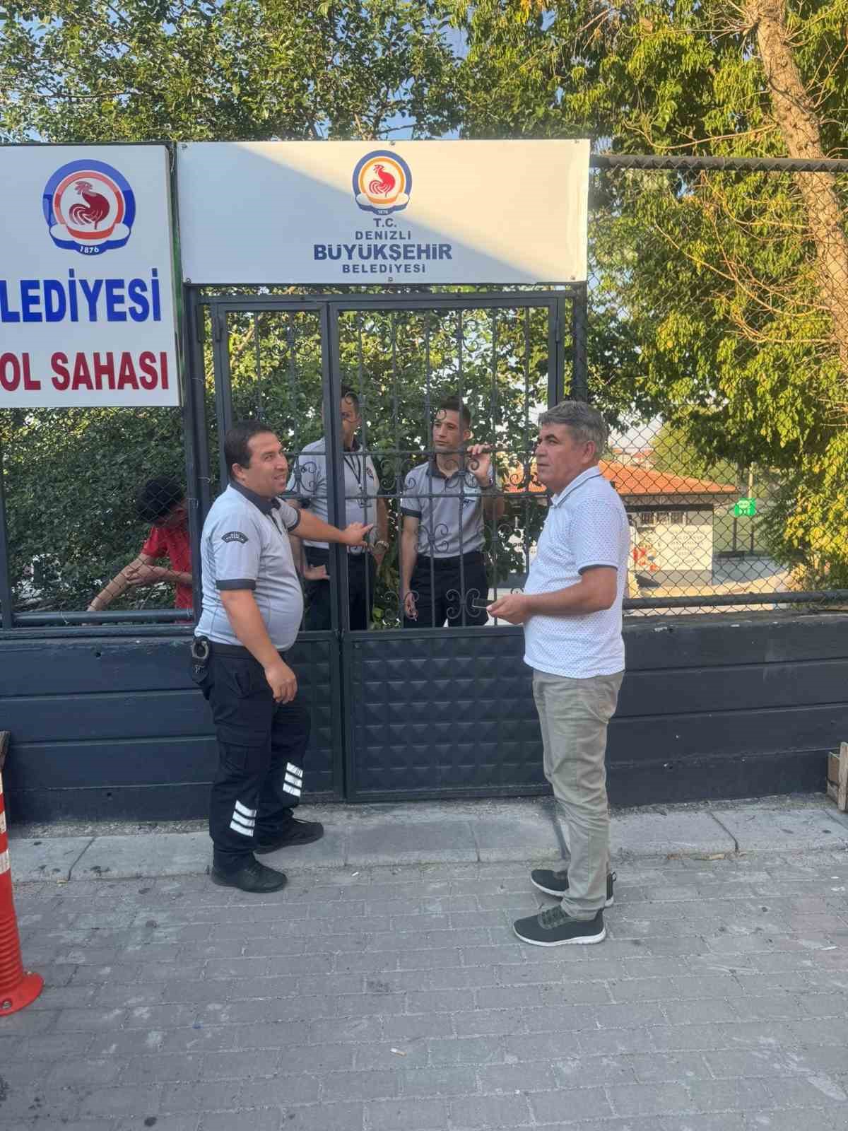 Denizli Büyükşehir Belediyesi sporcuların ailelerini sahaya almadı