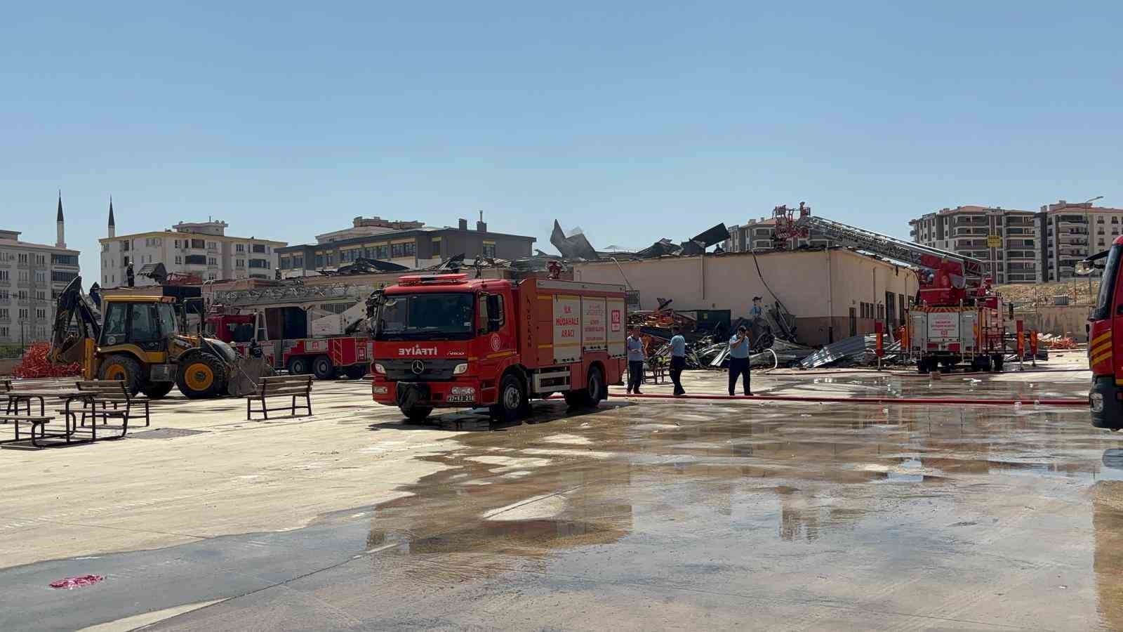 Gaziantep’te meslek lisesindeki yangın söndürüldü