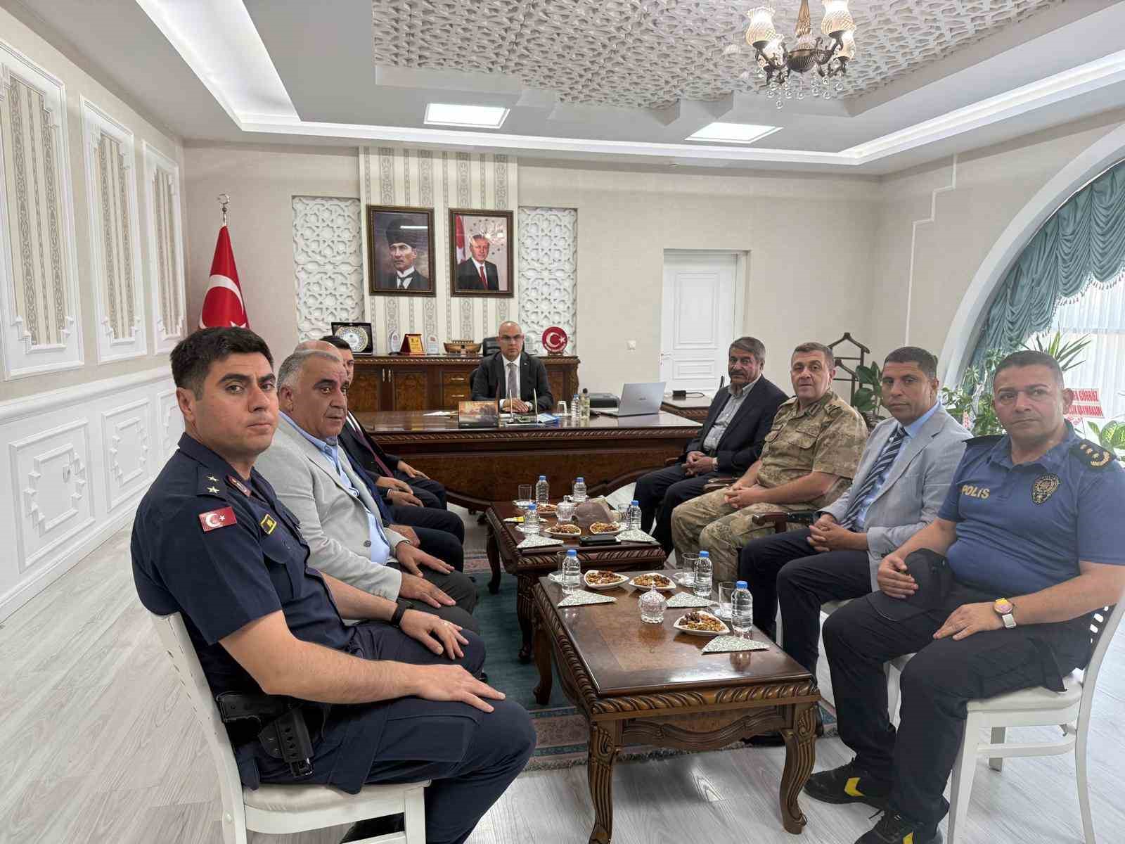 Ağrı Valisi Mustafa Koç, Patnos ilçesinde bir dizi ziyaret ve incelemelerde bulundu.