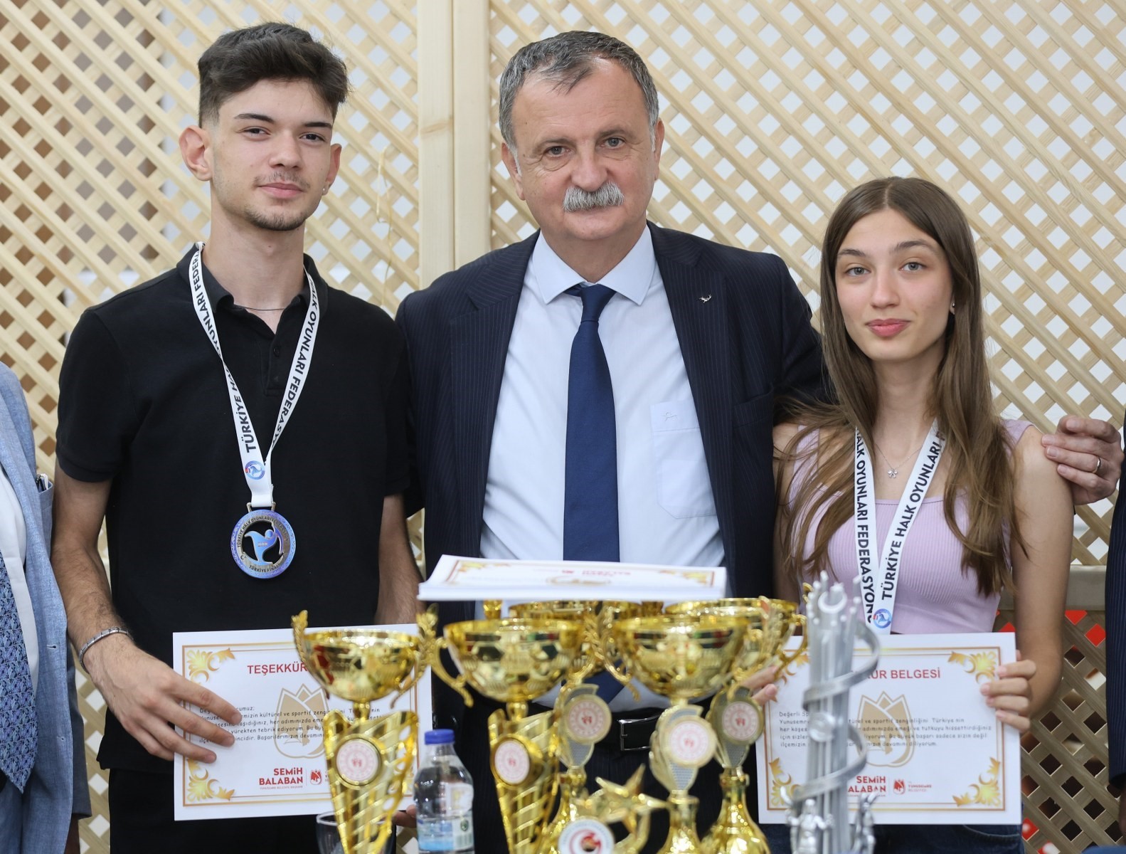 Başkan Balaban şampiyon sporcuları kutladı