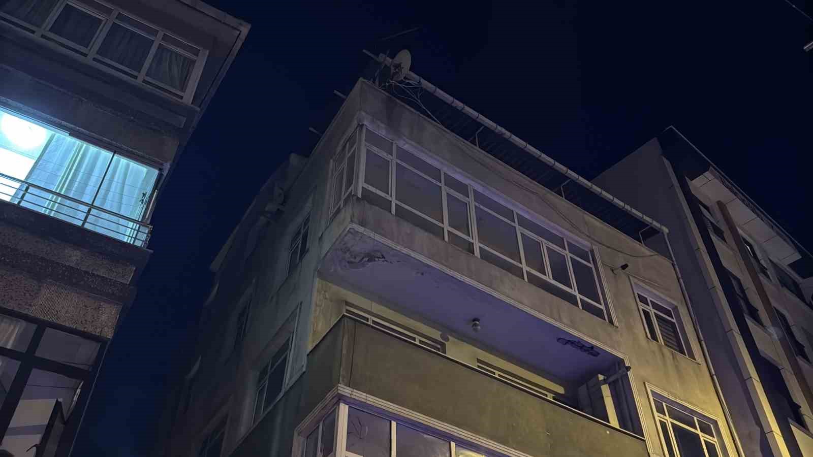 Zeytinburnu’nda intihar teşebbüsünde bulunan şahıs 5 saatin sonunda ikna edildi