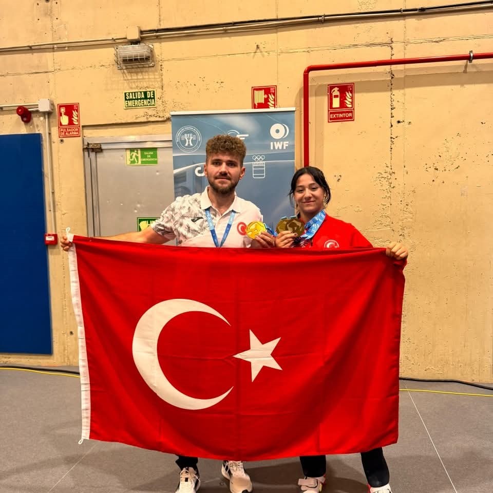 Merzifonlu halterci Zehranur Aslan Avrupa şampiyonu