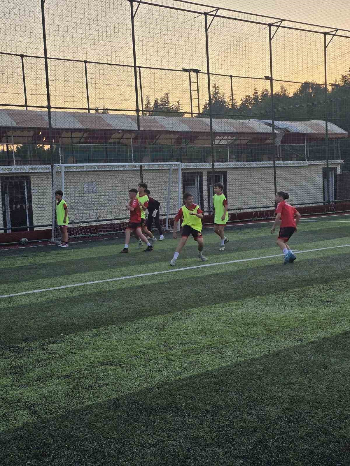 Minik Eskişehir sporlular top başı yaptılar