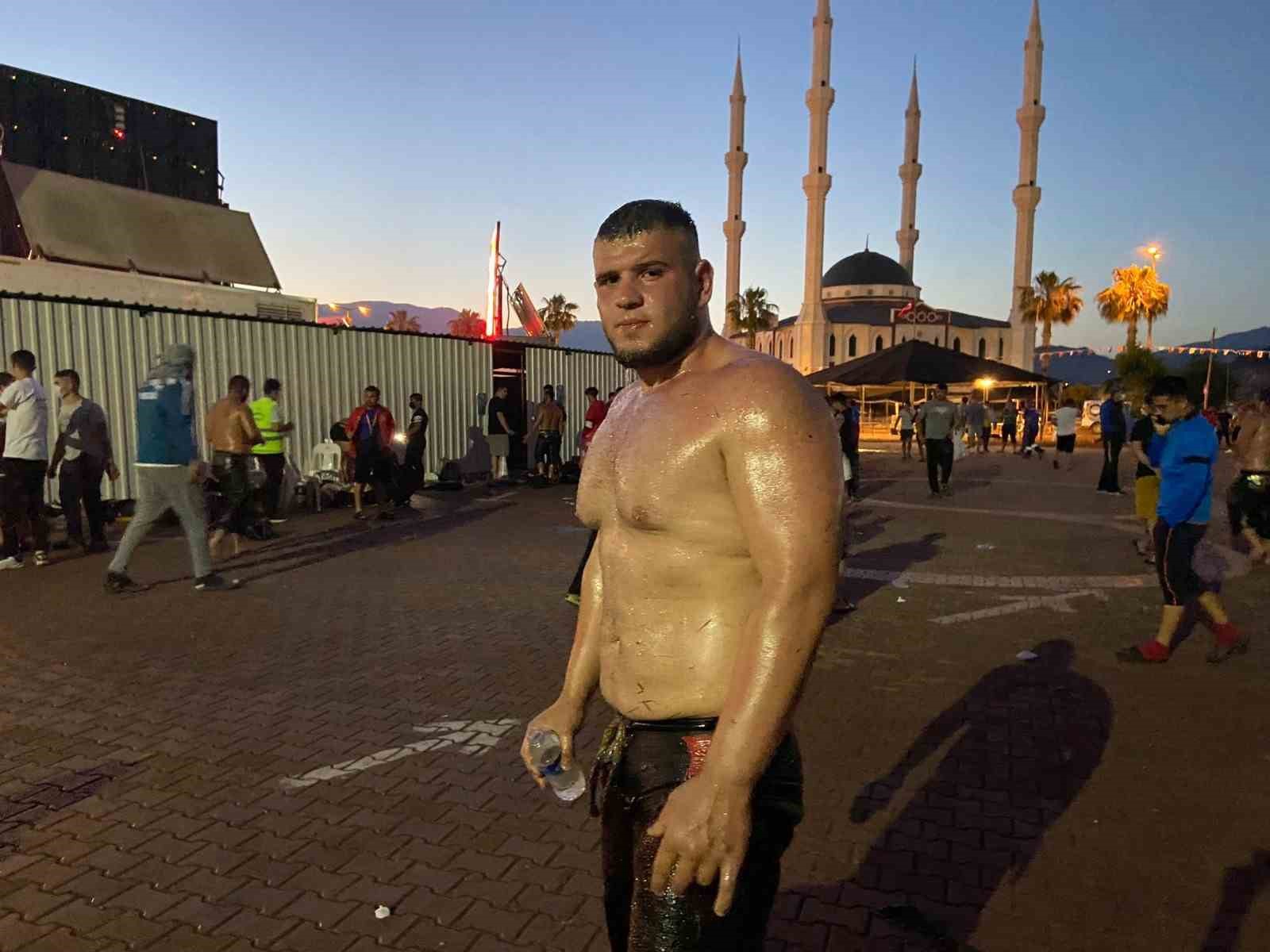 Sındırgılı güreşçi Burak Bozkurt gözyaşları ile uğurlandı