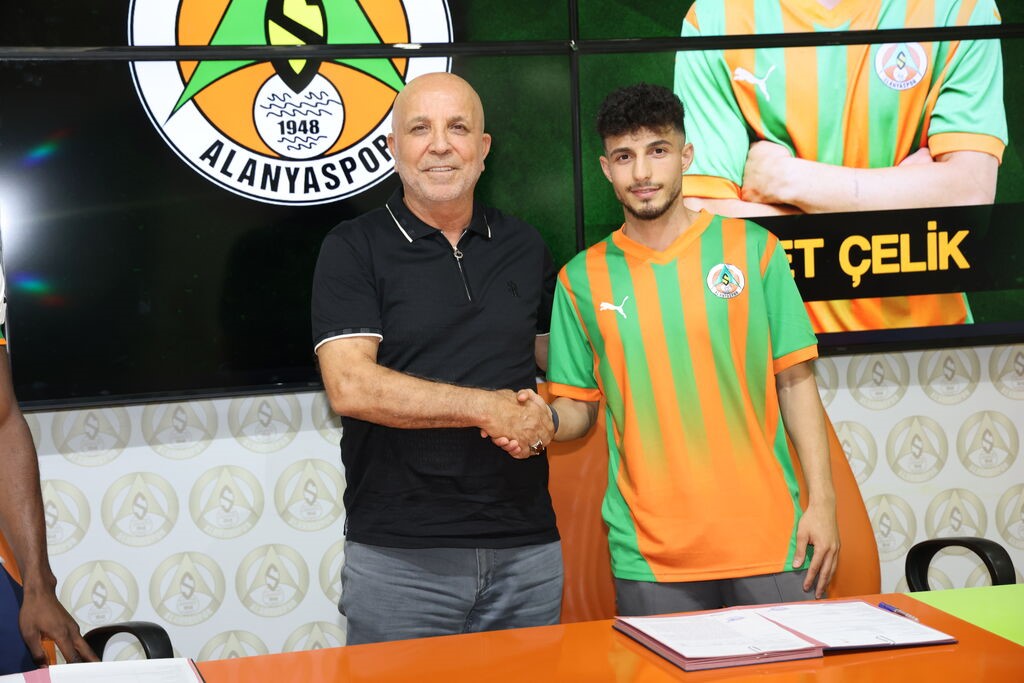 Alanyaspor’da çift imza