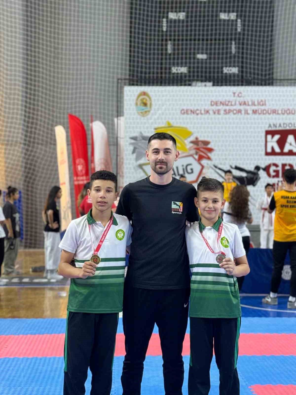 Manisalı kız ve erkek karateciler Analig Bölge şampiyonu oldu