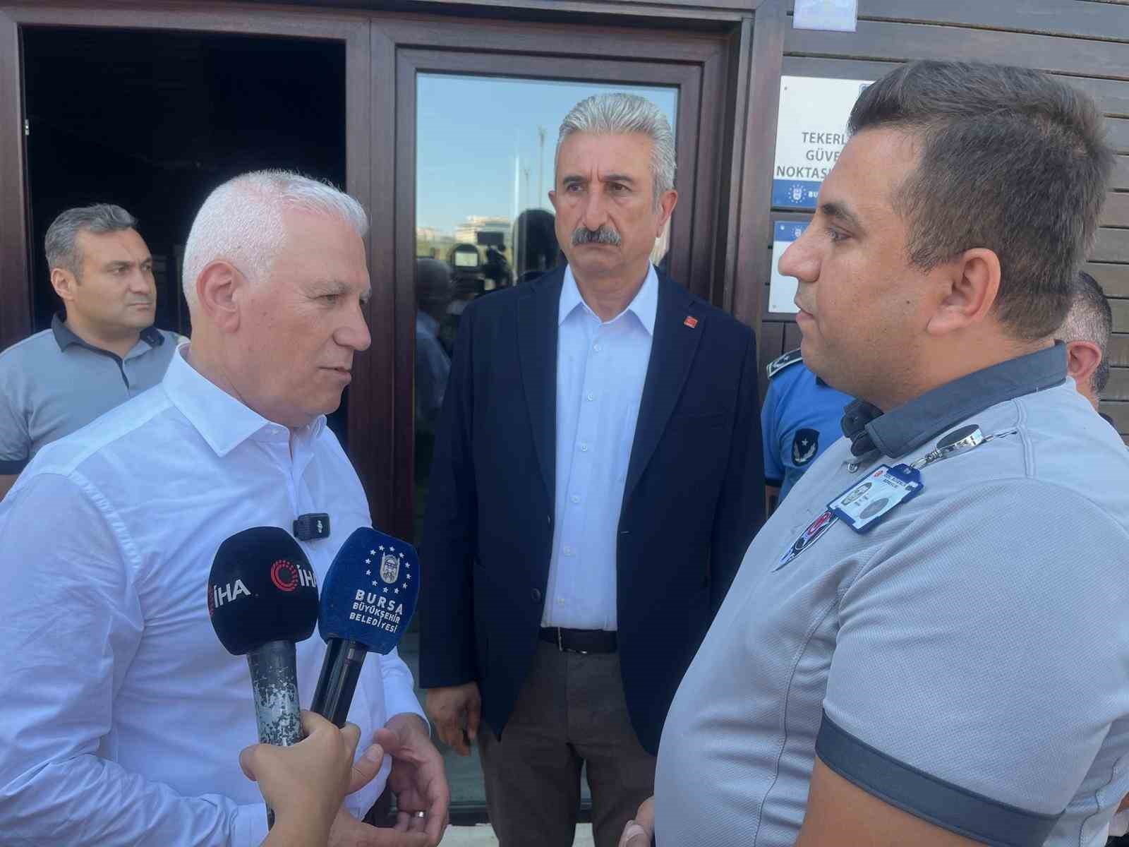 1,5 yaşındaki çocuğu ölümden kurtaran güvenlikçiye başkandan ödül