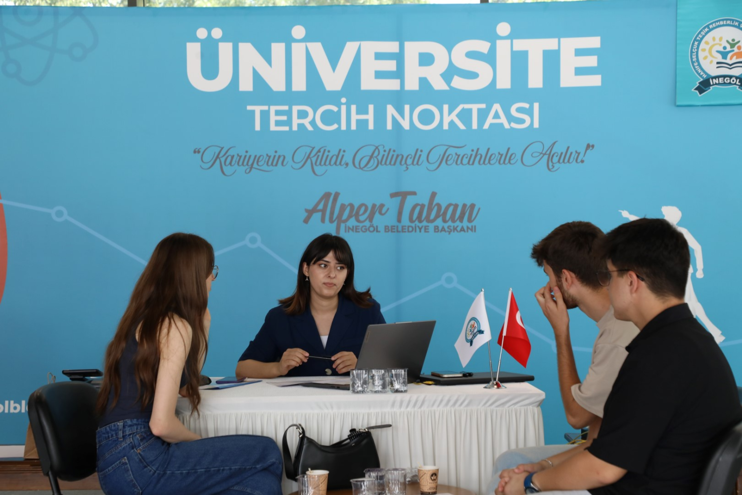 İnegöl Belediyesi tercih yapacak öğrencilerin yanında