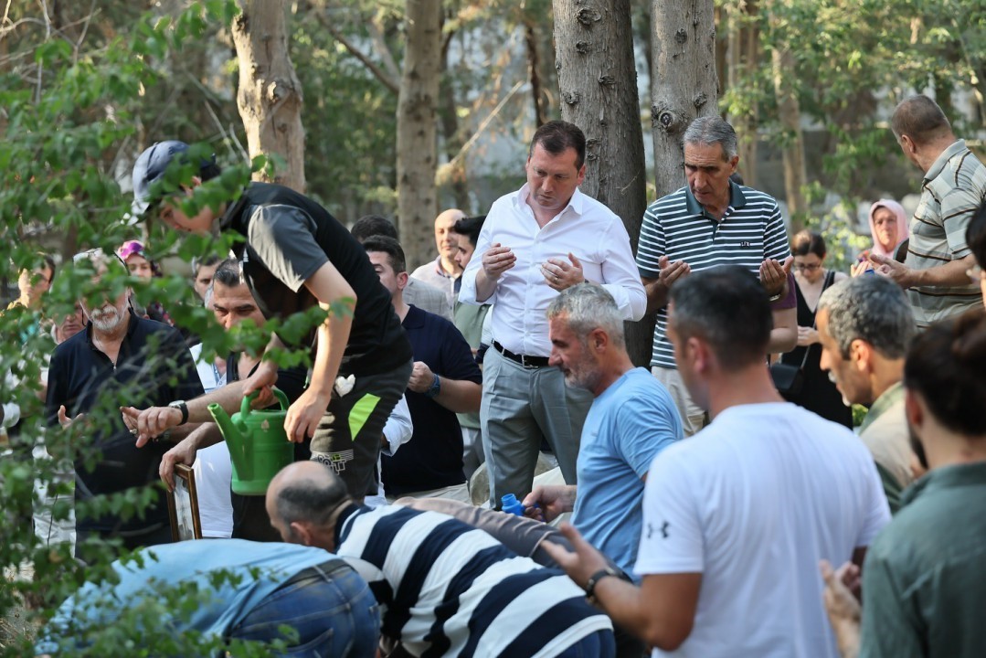 Silivri Belediye Başkanı Balcıoğlu, Silivri Belediyesi Eğitim Koordinatörü Ayşe Mine Tonta’nın cenazesine katıldı