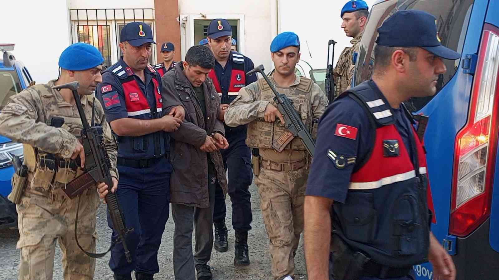 Eşini bıçaklayarak öldüren adam tutuklandı