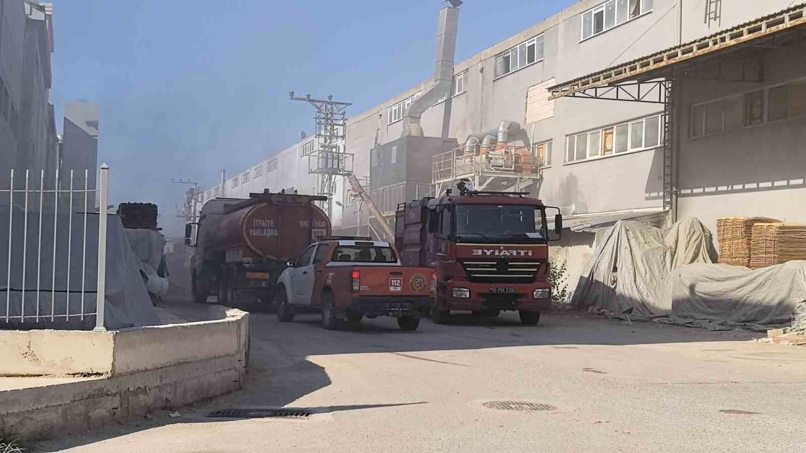 Bursa’da mobilya fabrikası alev alev yandı