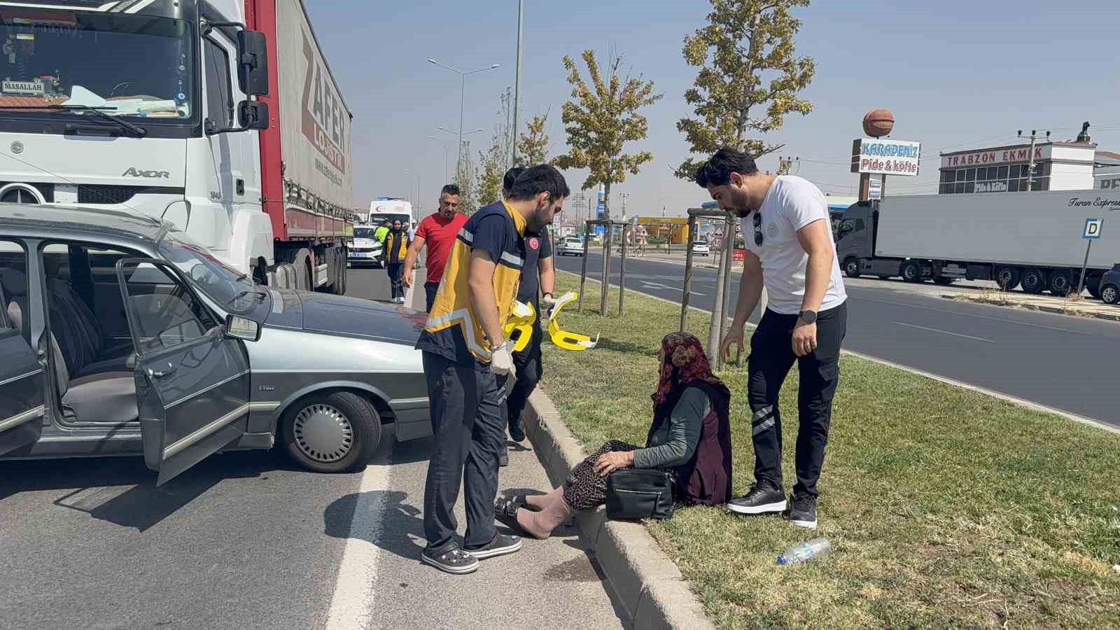 Aksaray’da tır otomobile çarptı: 3 yaralı