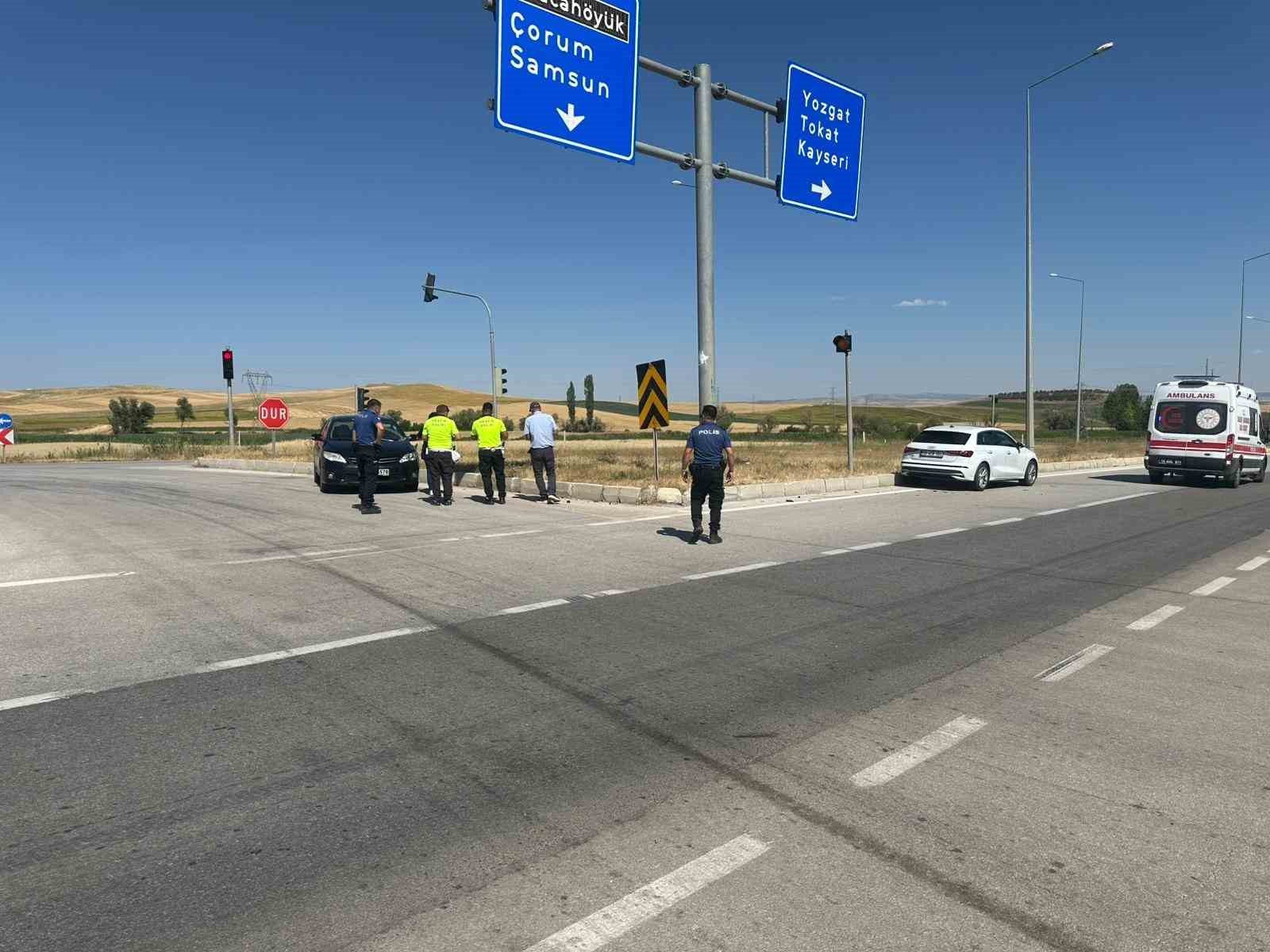 Çorum’da iki otomobil çarpıştı: 4 yaralı
