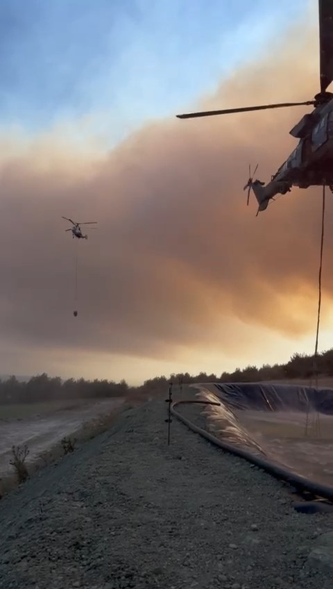 Şarköy’de zamanla yarış: Helikopterler yangınla mücadelede suyu havuzdan alıyor