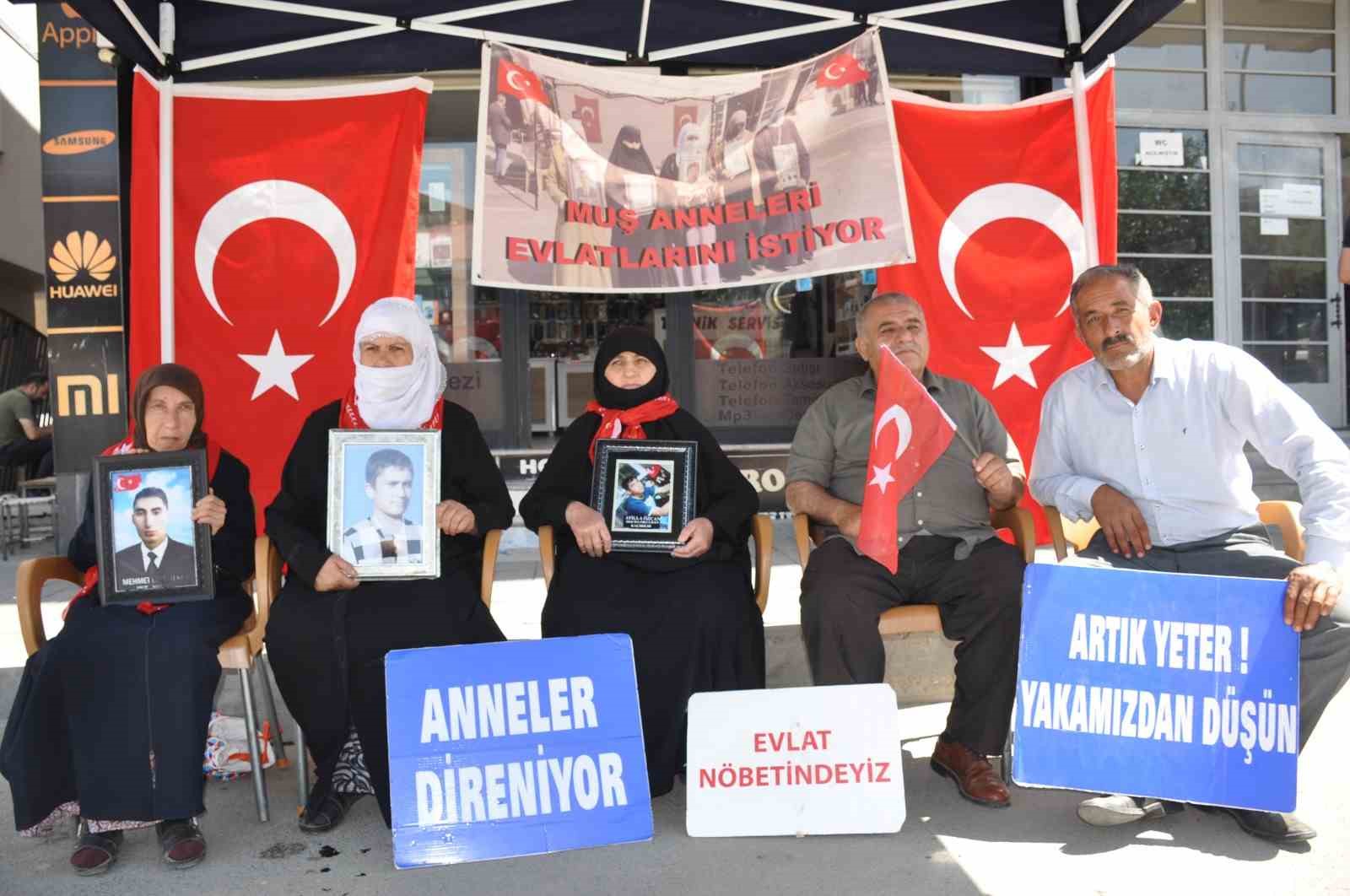 Muş’ta ailelerin evlat nöbeti umutla devam ediyor