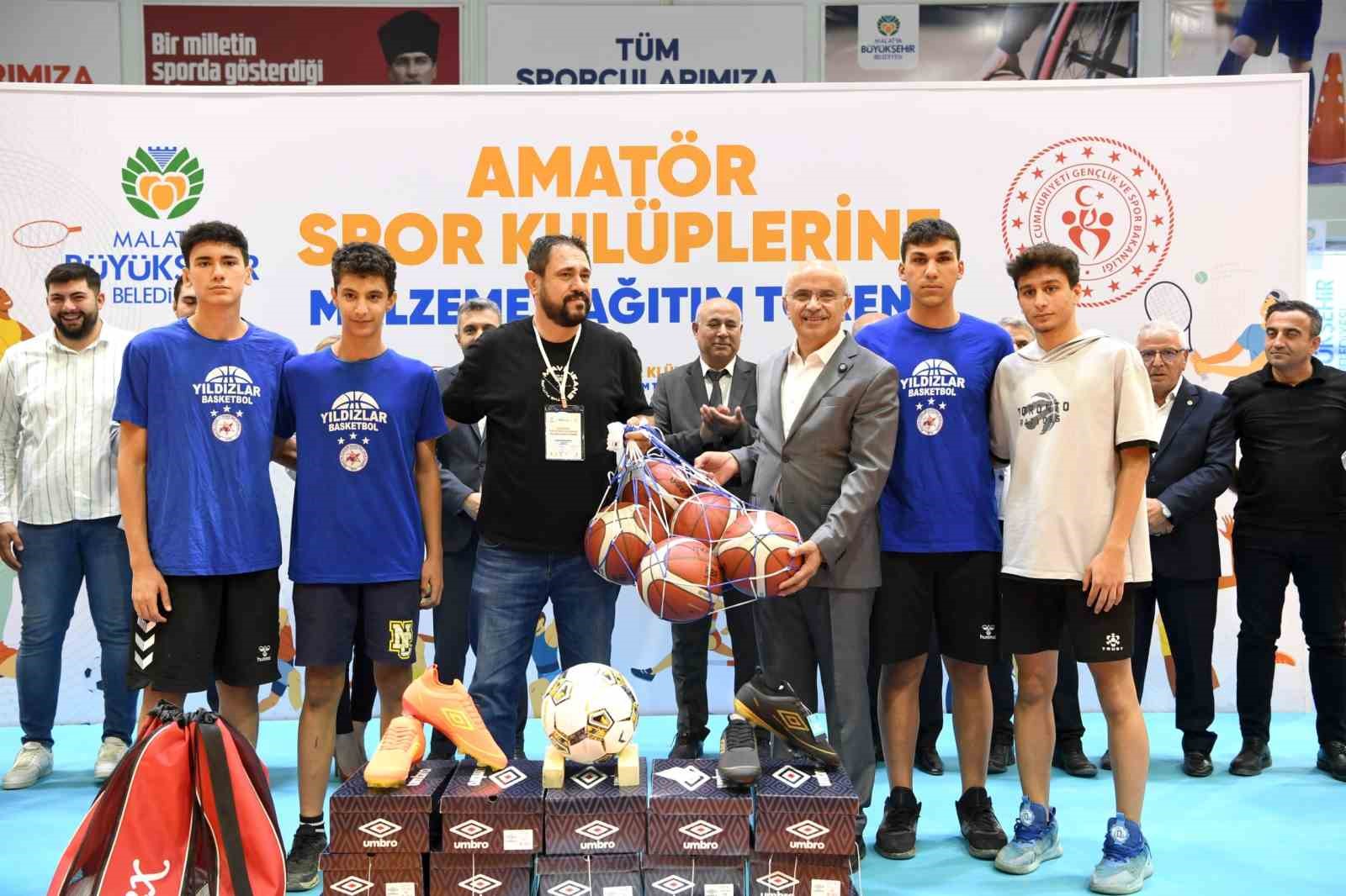 Amatör spor kulüplerine 10 Milyon TL değerinde malzeme desteği sağlandı