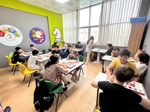 Balıkesir’de gençlerin yaz tatili dolu dolu geçiyor