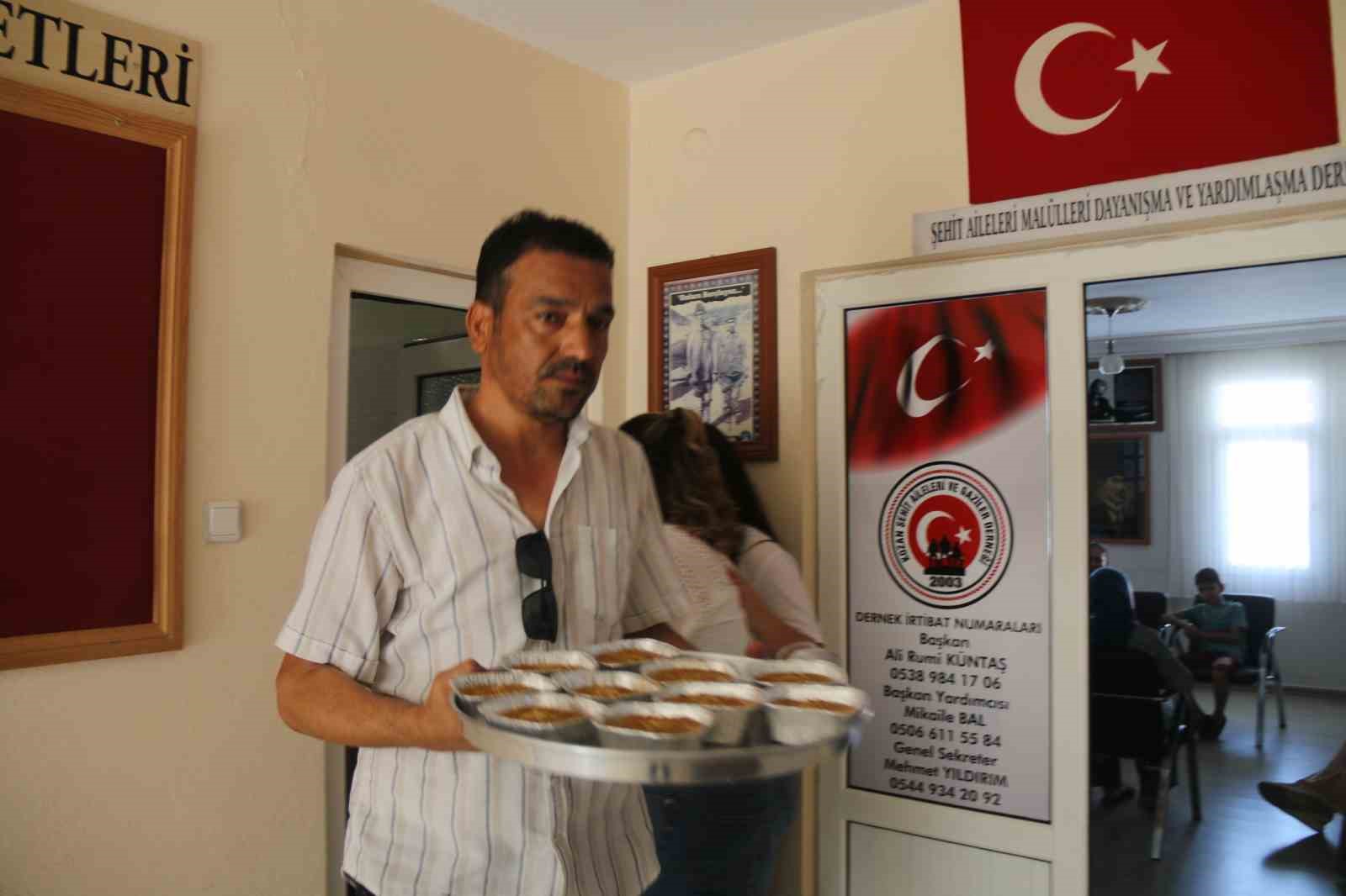 Kozanlı şehit ailelerinden 12 kahraman asker için dua