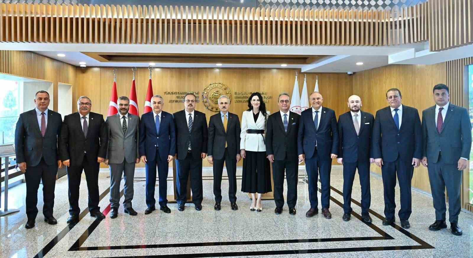 Aydın heyeti Ulaştırma Bakanı Uraloğlu ile görüştü