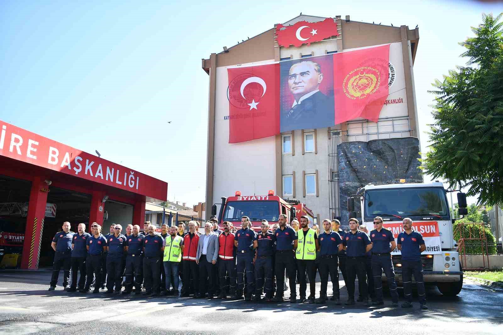 Manisa ve İzmir’deki yangınlara müdahale eden kahraman itfaiyeciler Kayseri’ye döndü