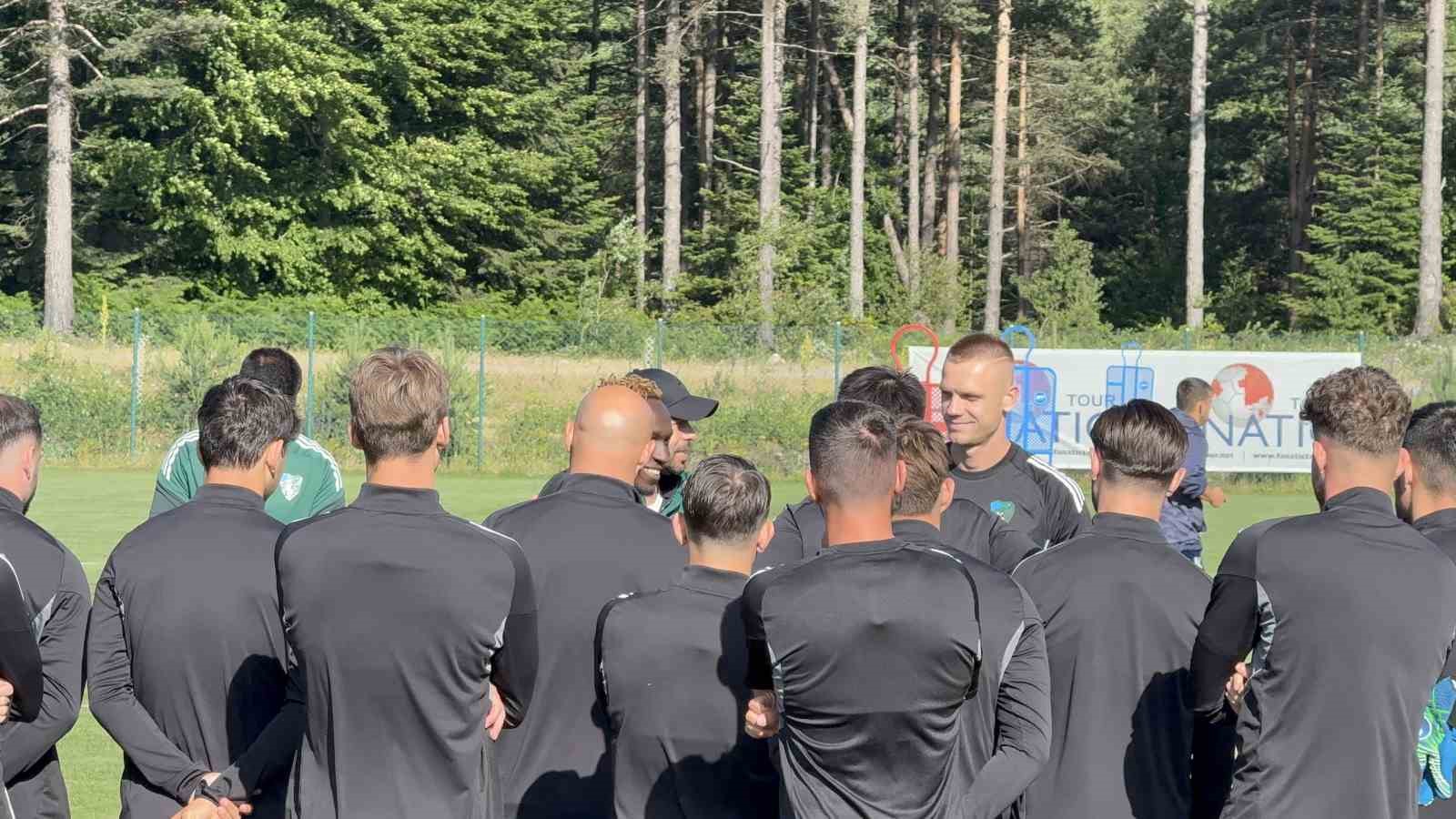 Kocaelispor’un yeni kalecisi Aleksandar Jovanovic kampa katıldı