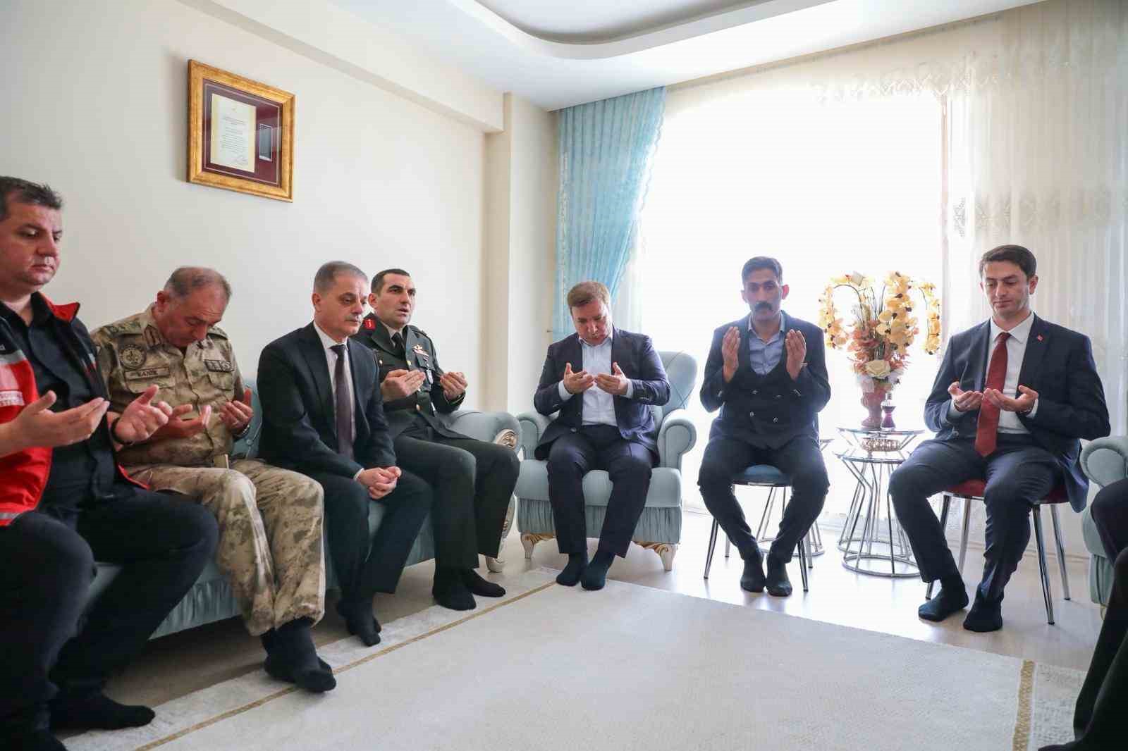 Vali Aydoğdu, Gazi Çatma’yı evinde ziyaret etti
