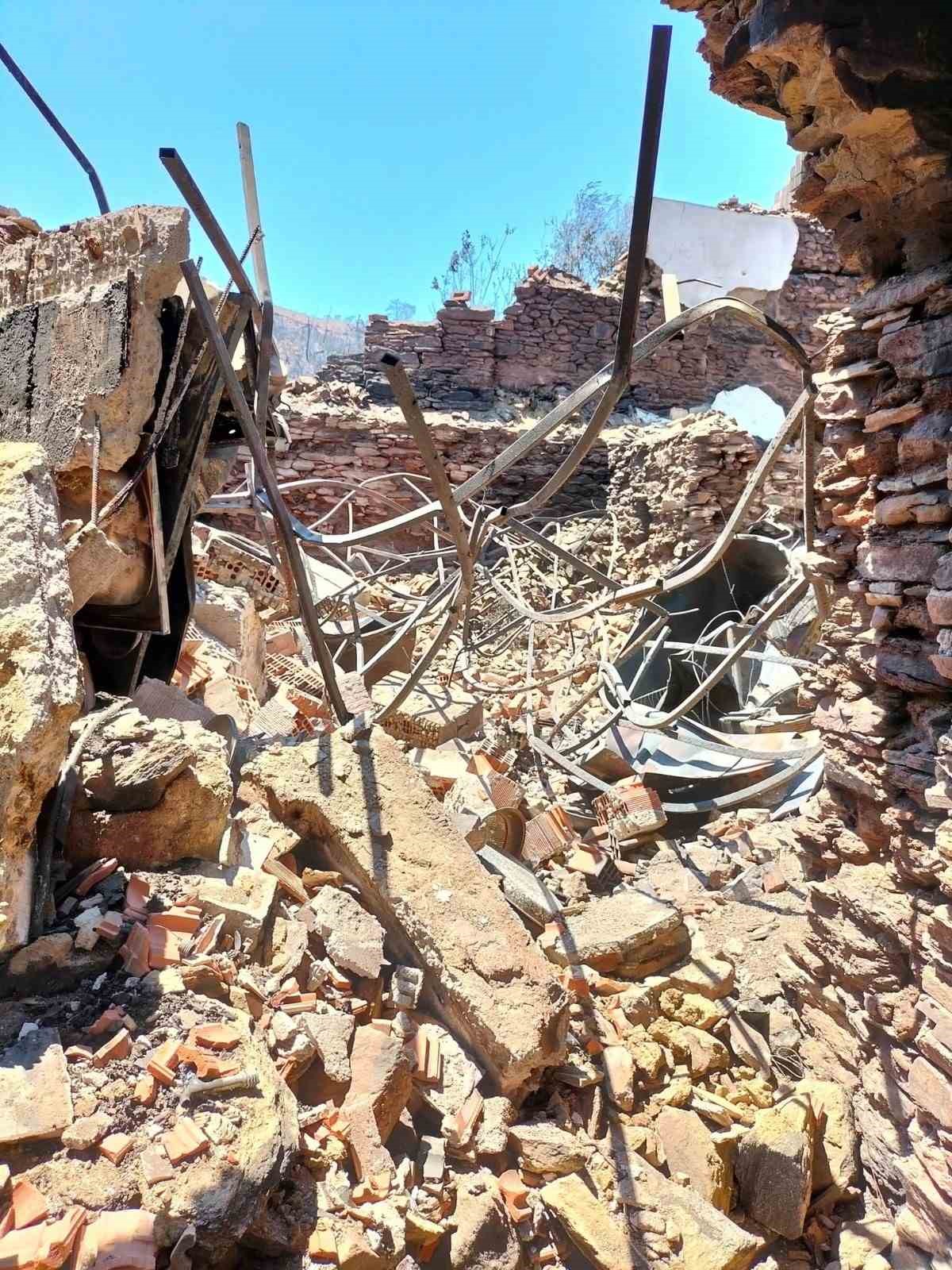 Aydın’dan İzmir’e yardım eli uzandı, topladıkları eşyaları teslim ettiler