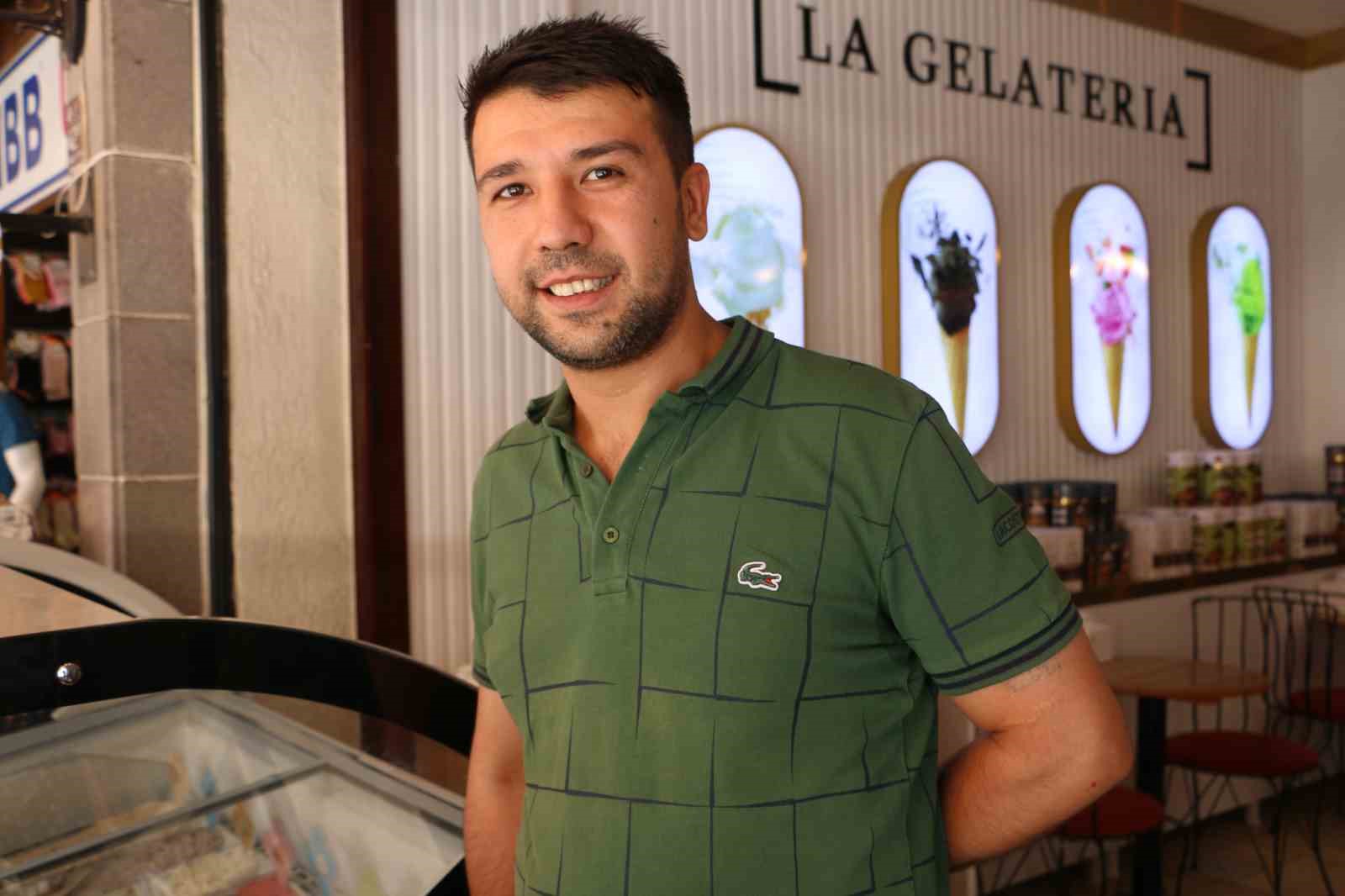 Terör örgütü PKK’nın silah bırakmasının ardından Diyarbakır ve Güneydoğu’da bayram havası
