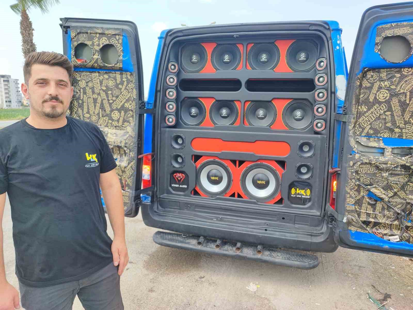 Minibüse yaptığı ses sistemi kulaklarını dans ettirdi