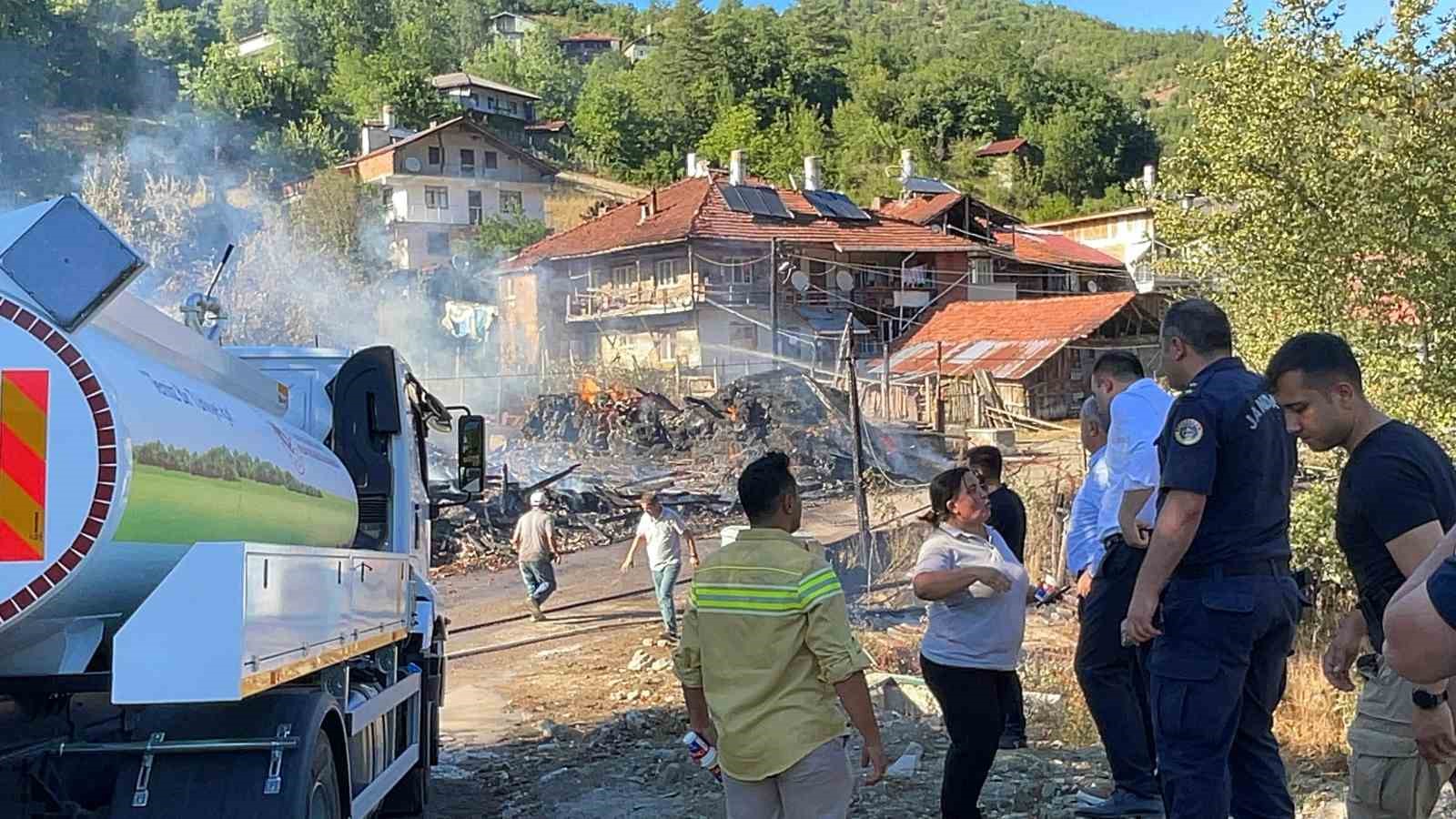 Bartın’da 2 saatte 8 yangın