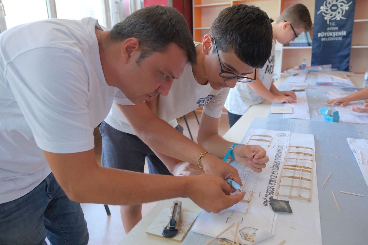 Aydın Büyükşehir Belediyesi’nin model uçak kursları başladı