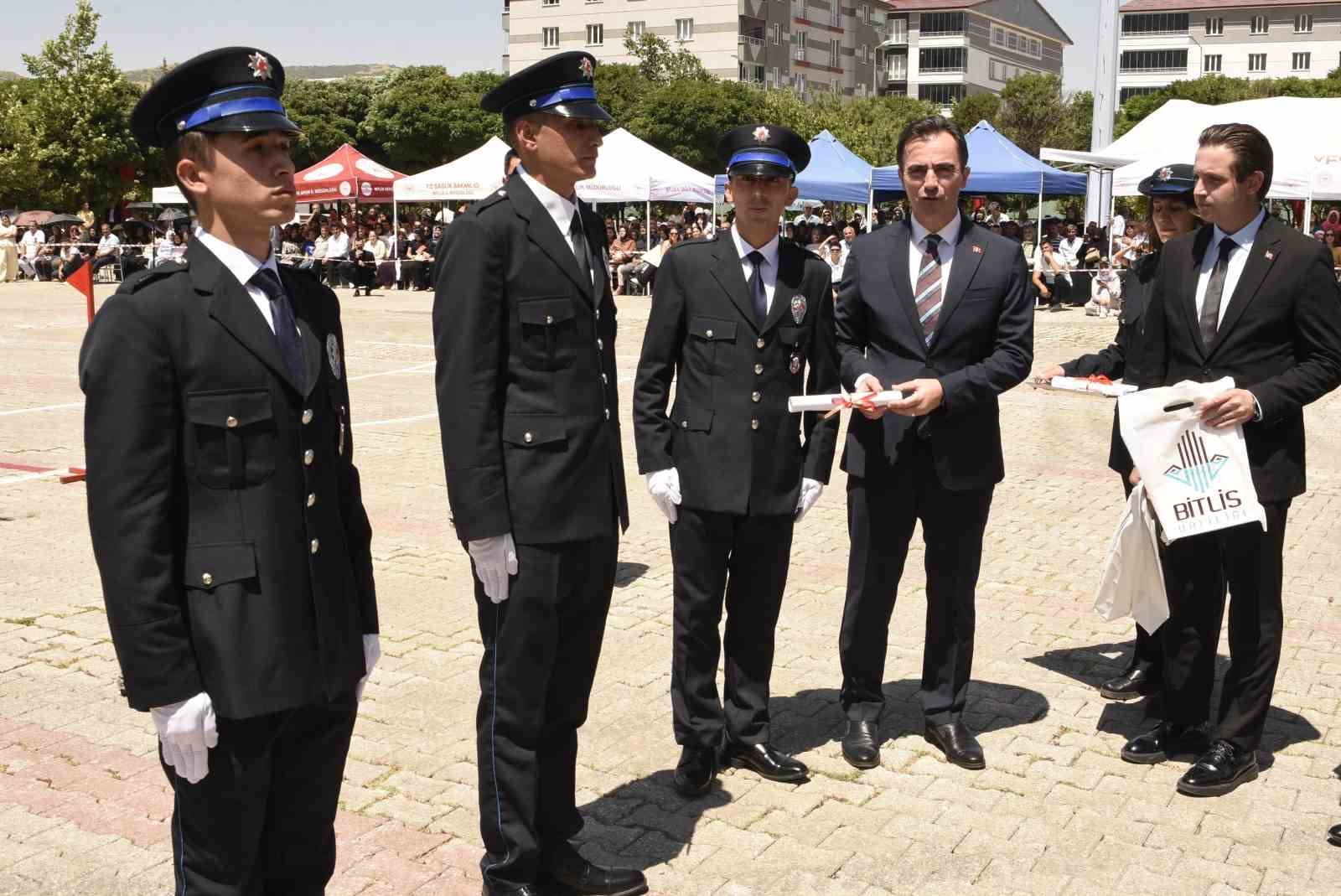 Bitlis POMEM’den 213 yeni polis adayı mezun oldu