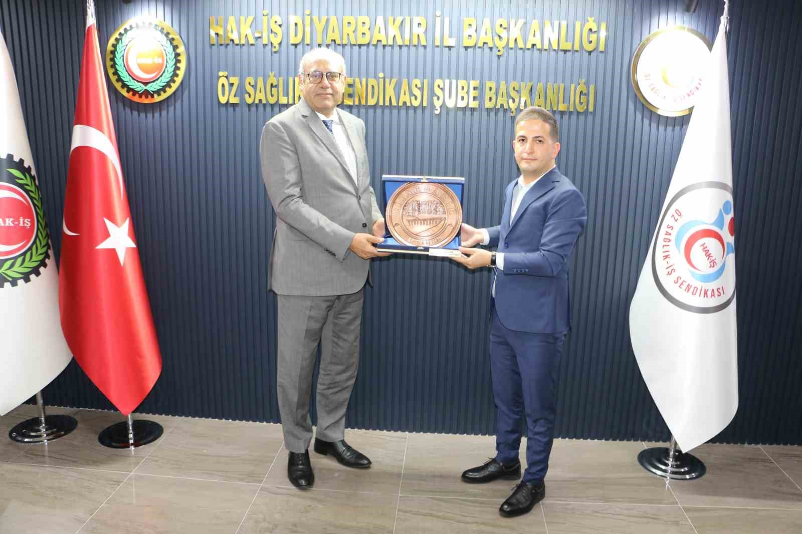 ILO Türkiye Ofisi Direktörü Hassan, HAK-İŞ Diyarbakır İl Başkanı Aküzüm ile görüştü