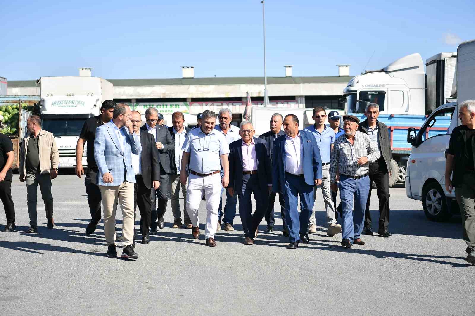 Başkan Büyükkılıç’tan Kayseri Hal Kompleksi’ne sabah ziyareti