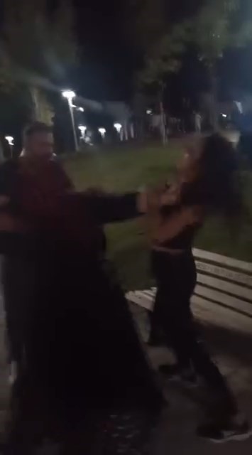 Alkollü kız ortalığı birbirine kattı