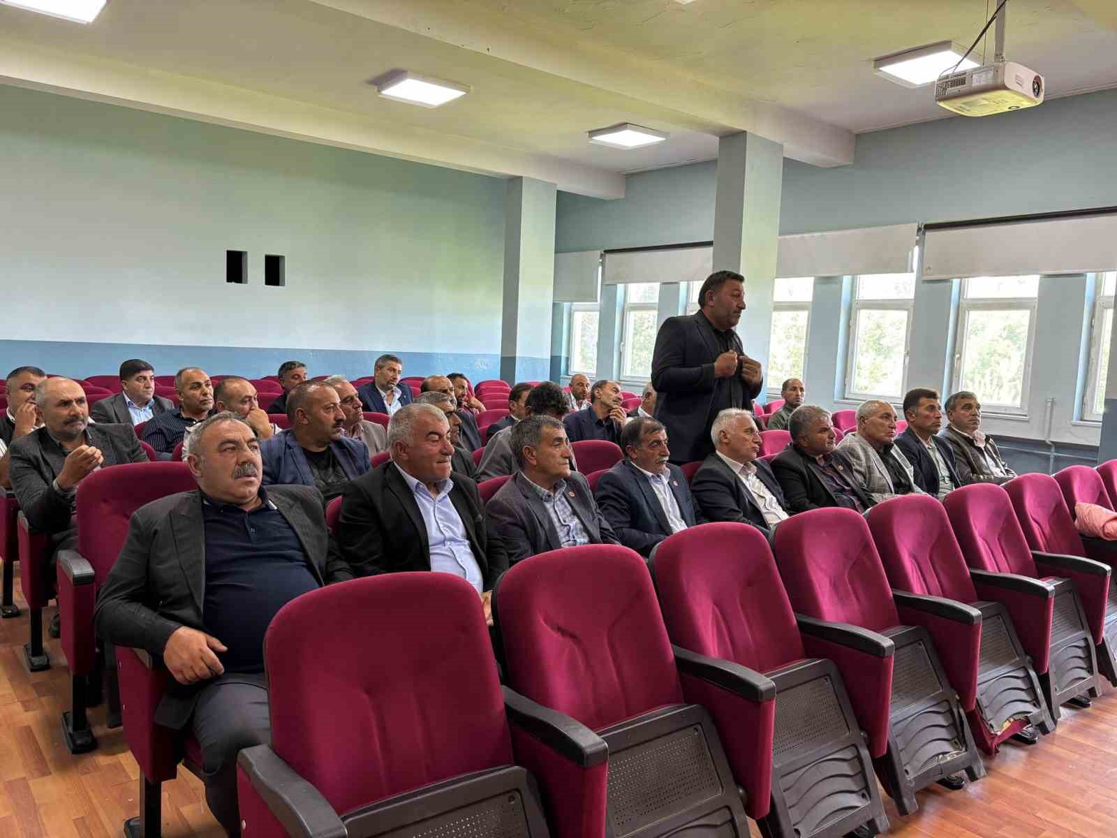Kaymakam Tutal, muhtarlarla buluştu