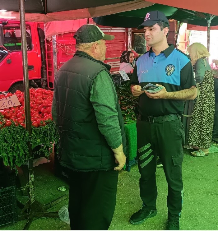 Niğde’de polis vatandaşları dolandırıcılık ve hırsızlık konularında bilgilendirdi