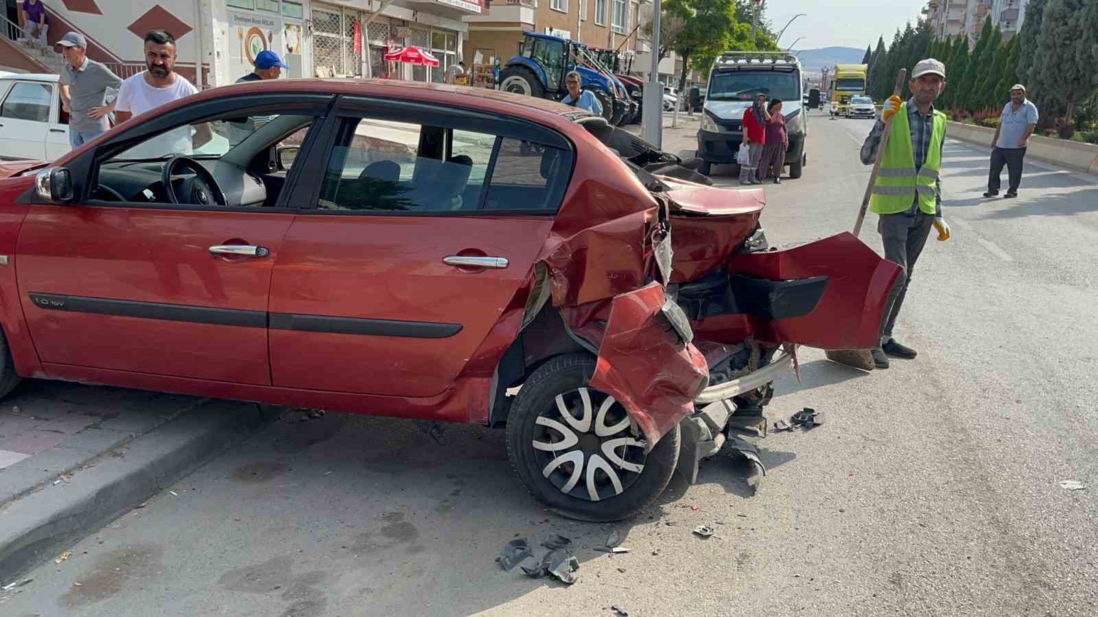 Freni patlayan tır zincirleme kazaya yol açtı, 1 kişi hayatını kaybetti
