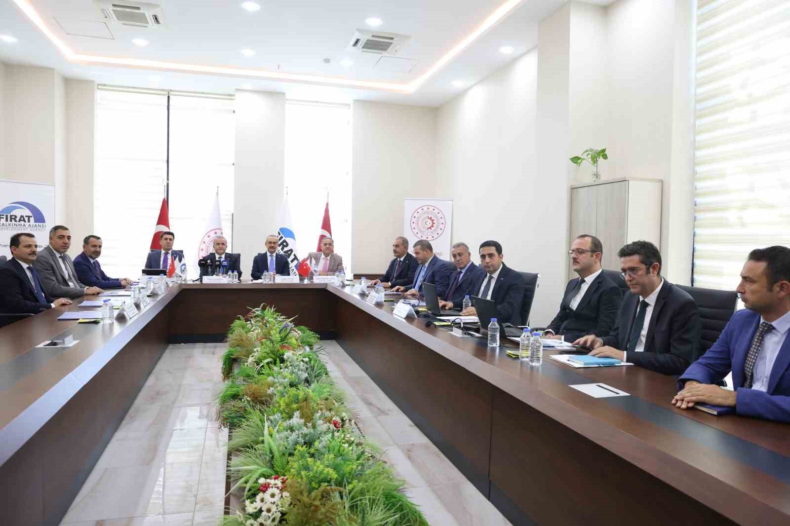 Valiler Elazığ’da buluştu, bölgeye 28 milyon TL’lik destek planı açıklandı