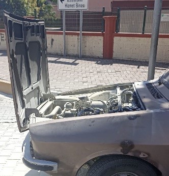 Gönen’de seyir halindeki araçtan dumanlar yükseldi