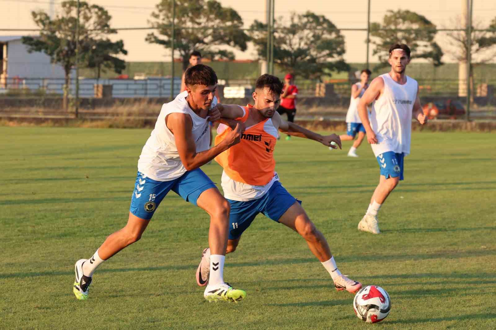 Menemen FK’dan, Göktürk Efe’ye profesyonel sözleşme