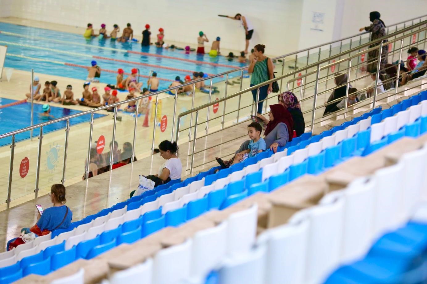 Kepez Belediyesi, 7’den 70’e yüzme eğitimi veriyor