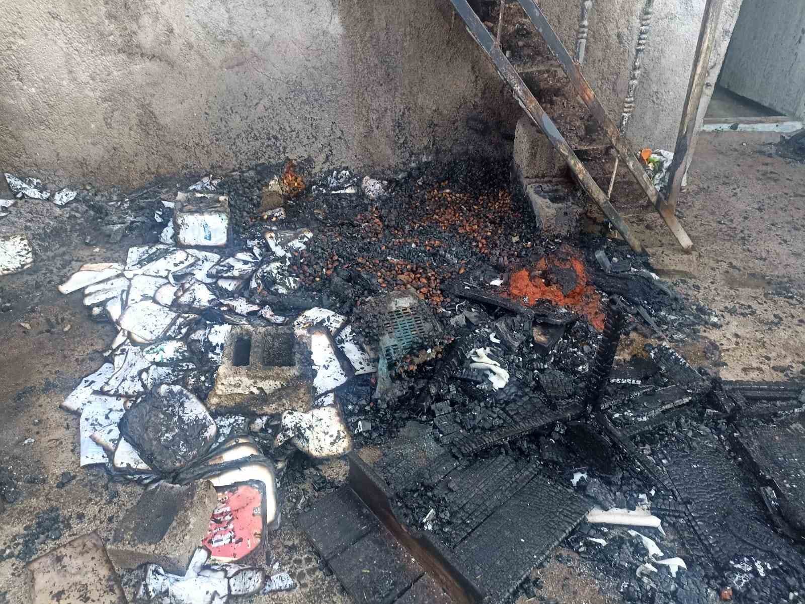 Darende’de ev yangını