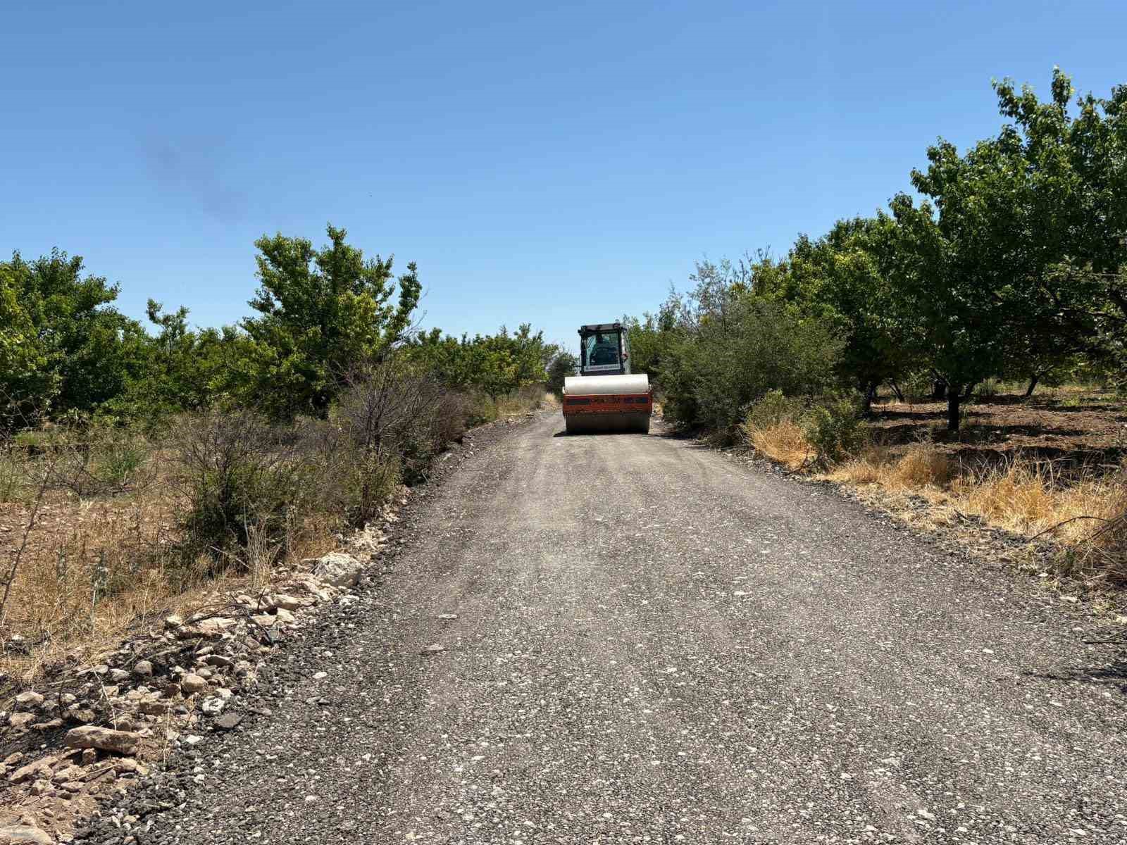 Akçadağ’ın Bahri Mahallesi’nde yollar yenileniyor