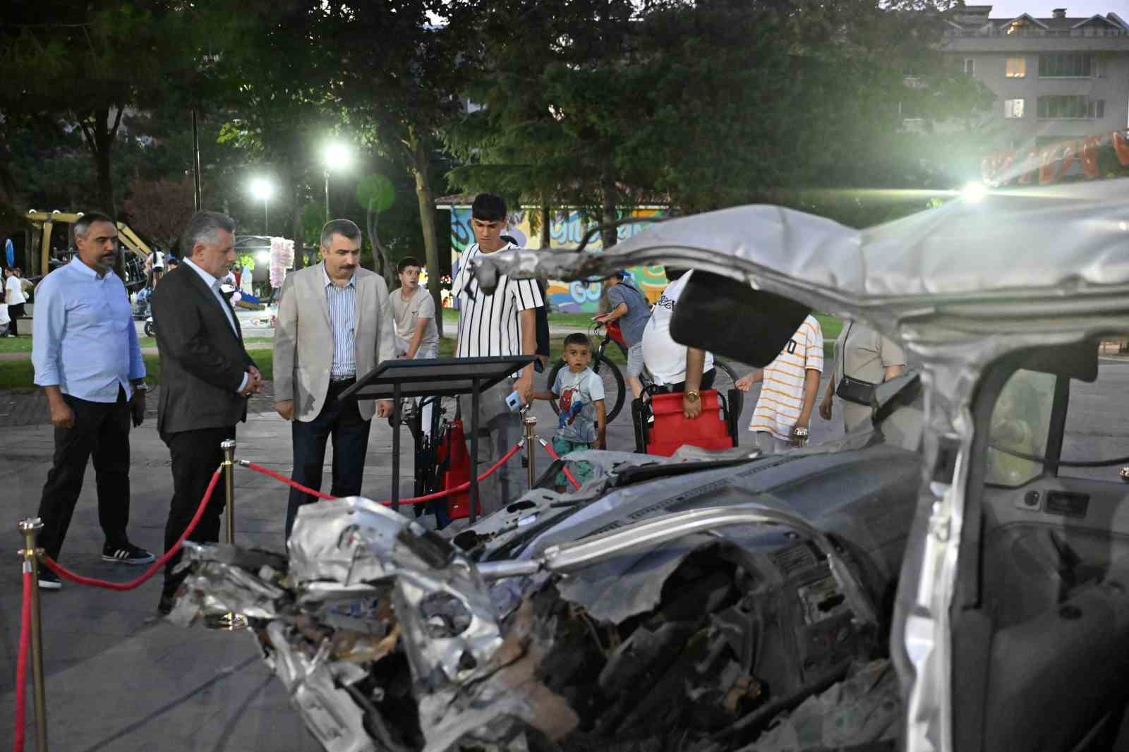 Yıldırım al bayraklarla donatıldı