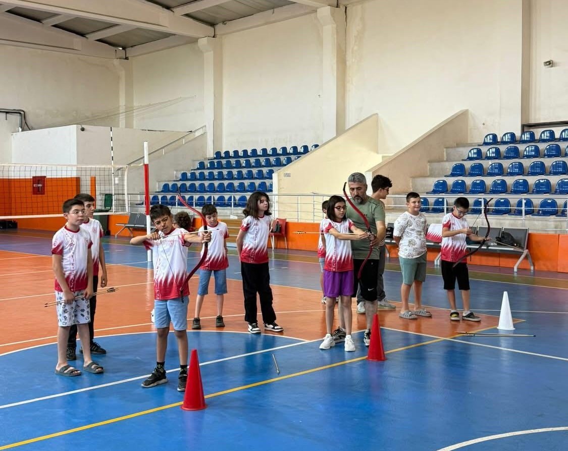 Sarıgöl’de ilk kez okçuluk kursu açıldı