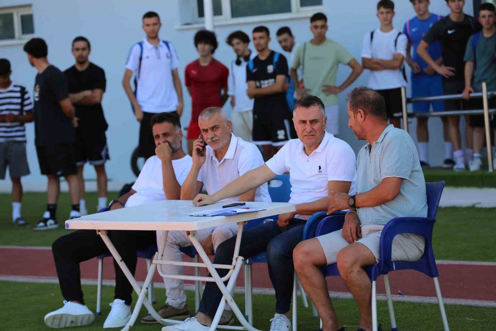 Isparta32spor seçmelerine ilk gün 300’e yakın genç katıldı
