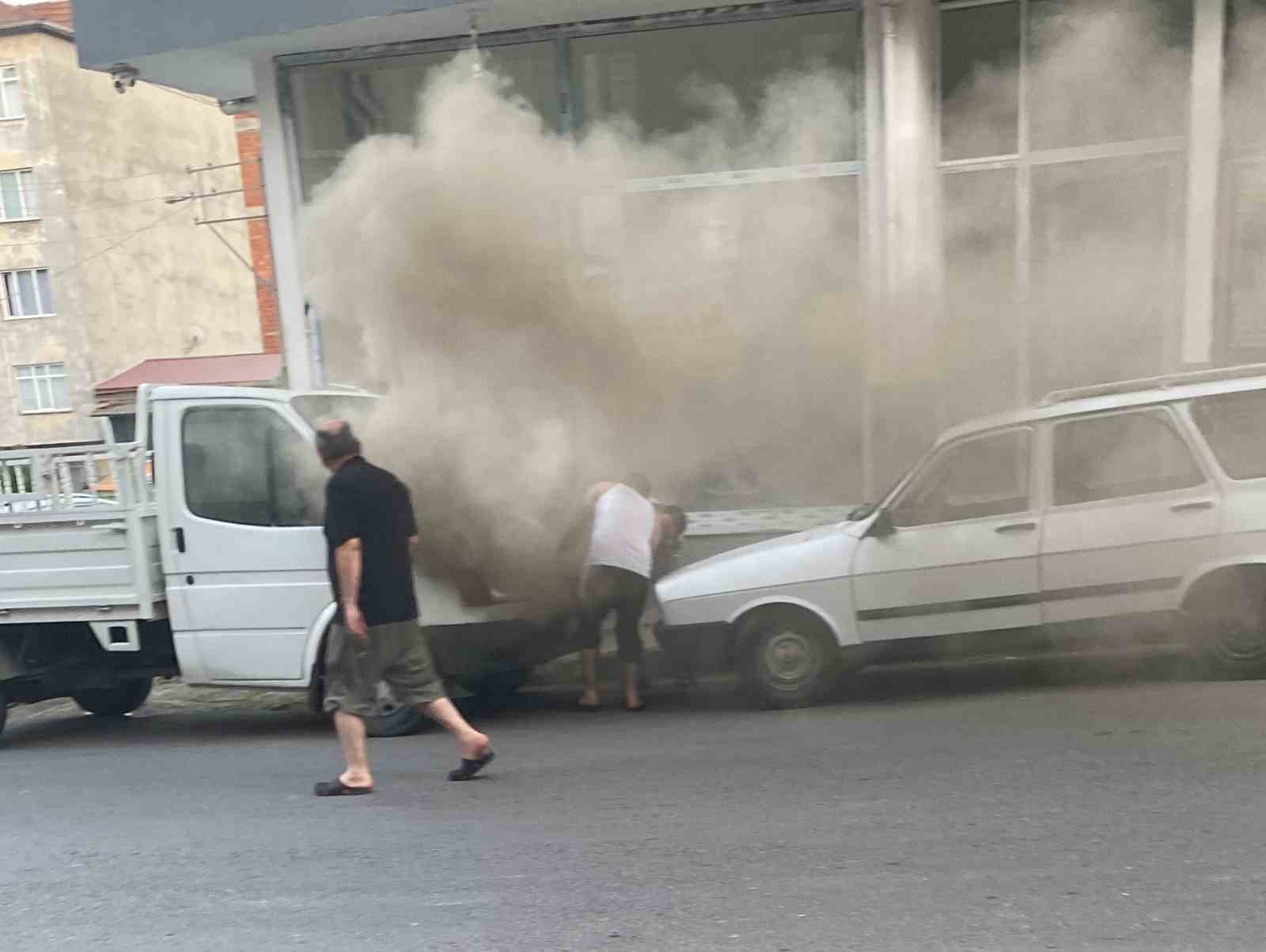 Ordu’da park halindeki kamyonette yangın